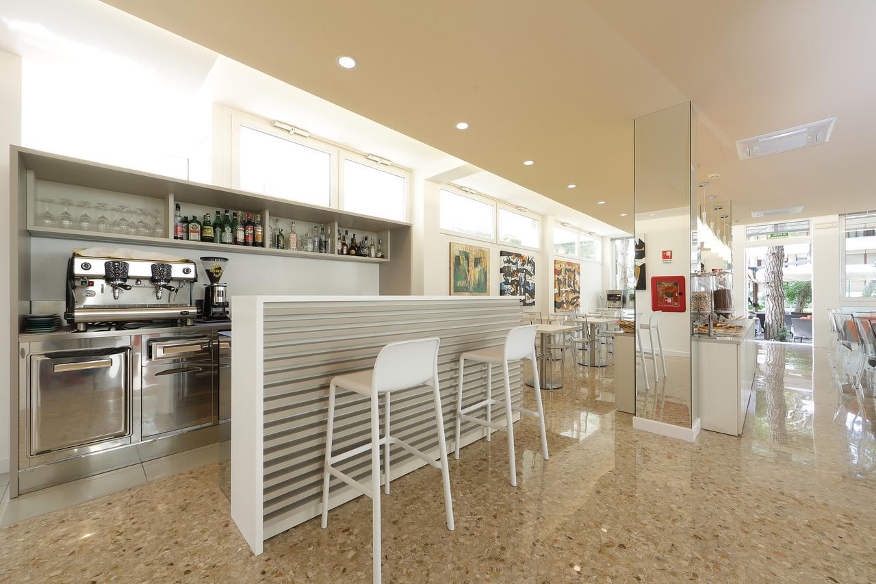 Hotel Meuble Zenith Lignano Sabbiadoro Exterior photo